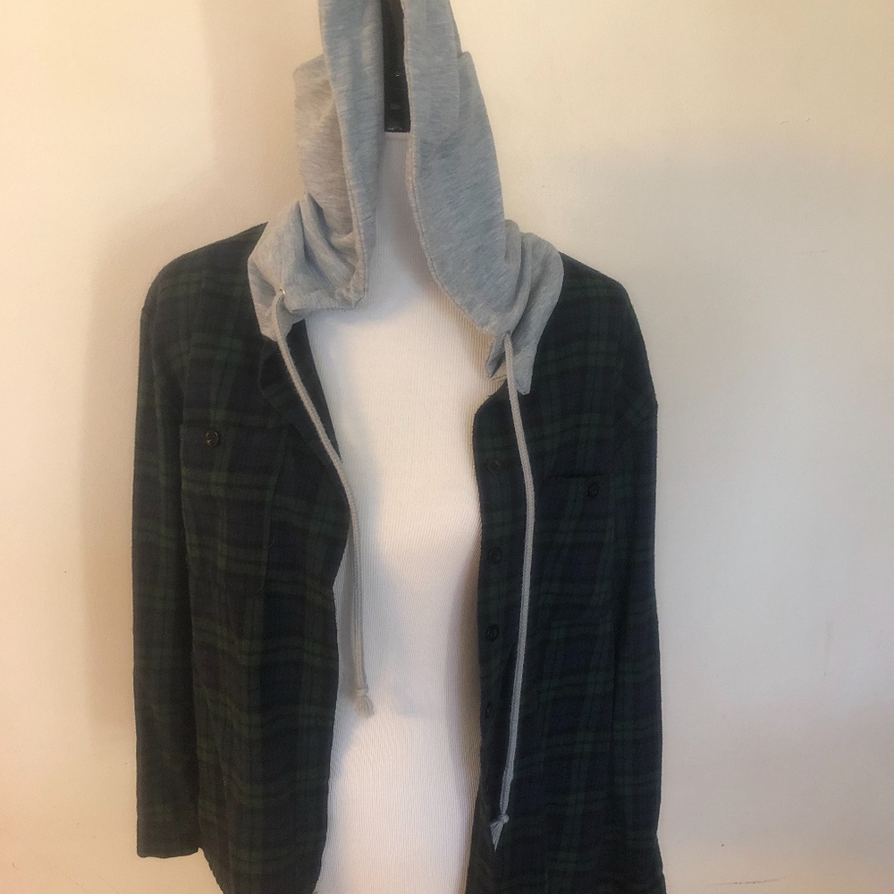 GREEN AND GREY PLAID BUTTON UP